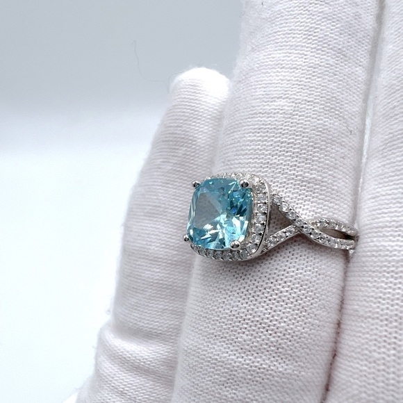 .925 Sterling Silver Aquamarine Cz Ring - Picture 6 of 17